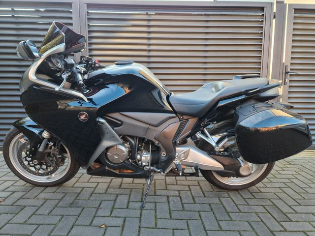 HONDA VFR 1200 F Koffer Akrapovic Moto Top Motorradankauf