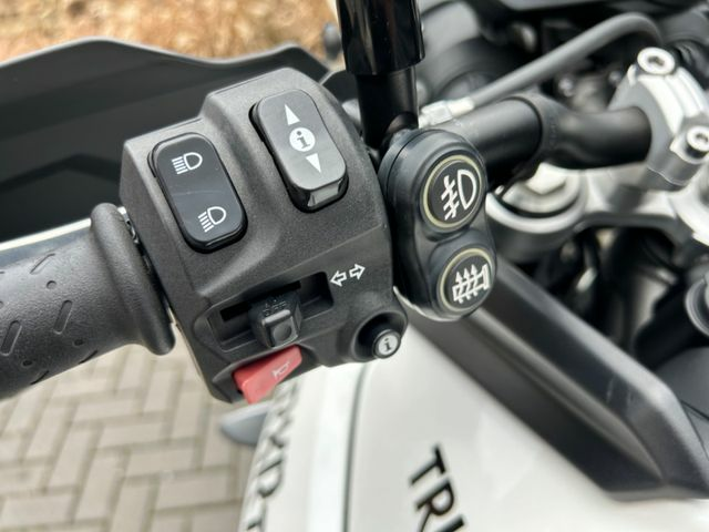 Hauptbild bild 10 TRIUMPH Tiger 800 XRT | Griff + Sitzheizung