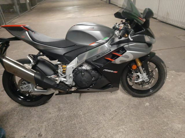 Hauptbild bild 1 APRILIA RSV 4 1100RR | nur 3980 km