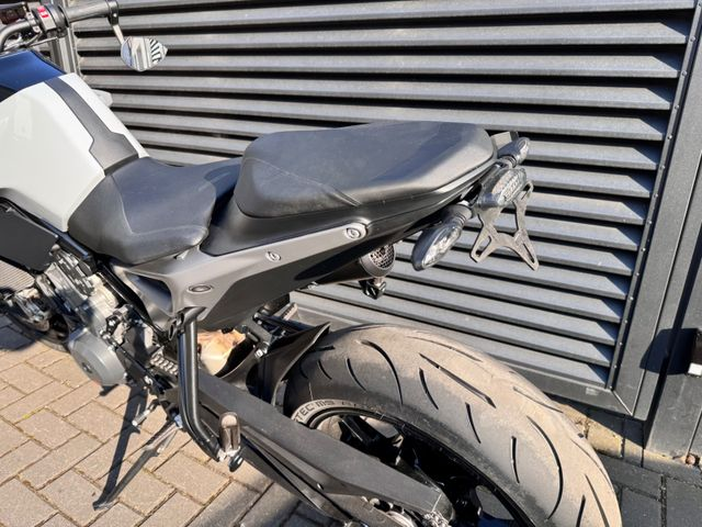 Hauptbild bild 14 KTM Duke 790 L kurzes Heck | IX Race Auspuff