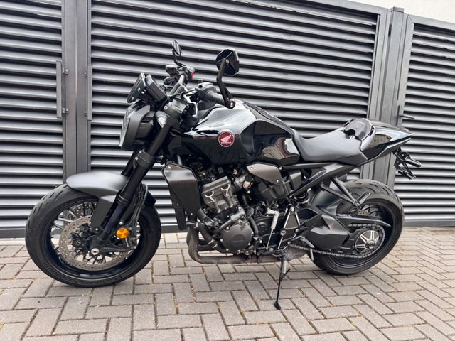 Hauptbild bild 96 HONDA CB 1000 RA SC 80 Black Edition | nur 3056 km