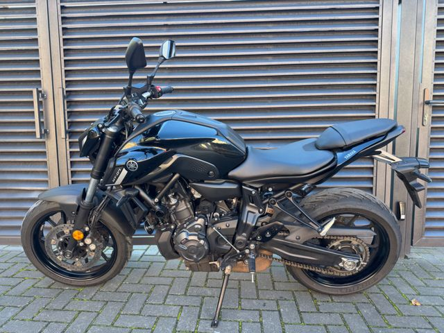 Hauptbild bild 13 YAMAHA MT-07 Pure black | 1. Hand