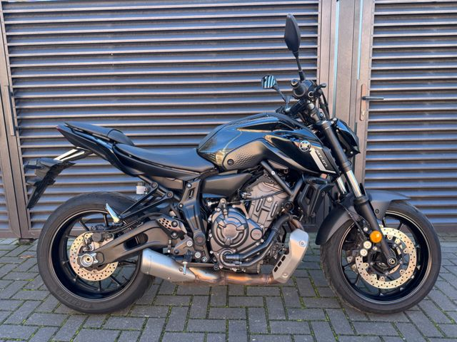 Hauptbild bild 53 YAMAHA MT-07 Pure black | 1. Hand