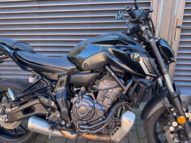 Hauptbild bild 64 YAMAHA MT-07 Pure black | 1. Hand
