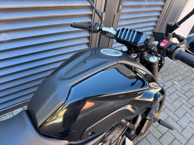 Hauptbild bild 8 YAMAHA MT-07 Pure black | 1. Hand