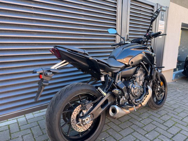 Hauptbild bild 7 YAMAHA MT-07 Pure black | 1. Hand