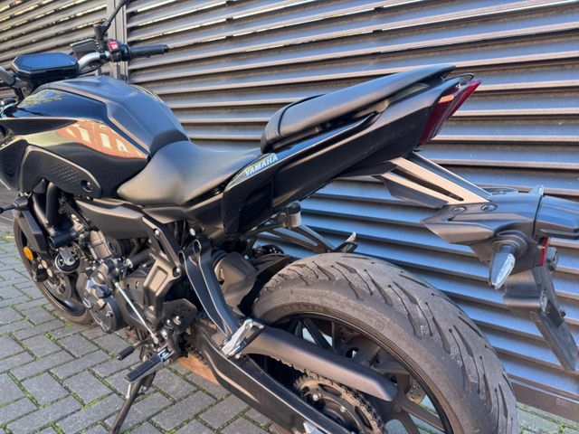 Hauptbild bild 19 YAMAHA MT-07 Pure black | 1. Hand