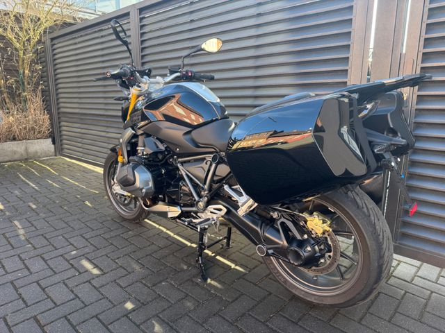 Hauptbild bild 27 BMW R 1250r Triple Black nur 4335 km | Koffer