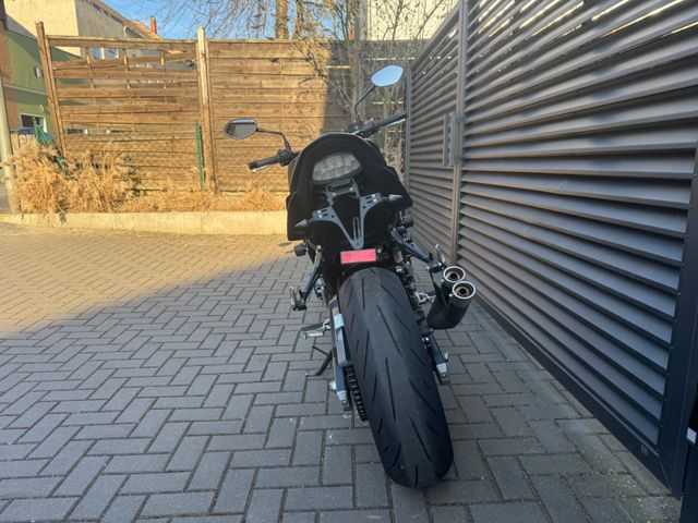 Hauptbild bild 9 SUZUKI GSR 750A | nur 12000km |  IXIL