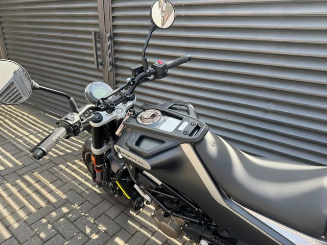 Hauptbild bild 7 HUSQVARNA Svartpilen 125 ABS B196 nur 3519 km
