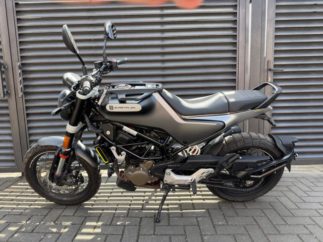 Hauptbild bild 2 HUSQVARNA Svartpilen 125 ABS B196 nur 3519 km