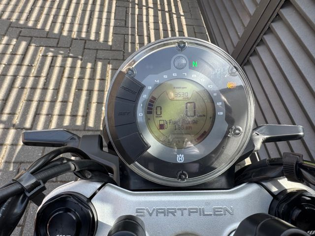 Hauptbild bild 6 HUSQVARNA Svartpilen 125 ABS B196 nur 3519 km