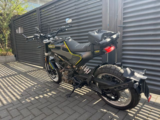 Hauptbild bild 17 HUSQVARNA Svartpilen 401  nur 3219 km
