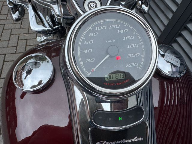 Hauptbild bild 4 HARLEY DAVIDSON FLRT 114 Freewheeler nur 1592 km WIE NEU
