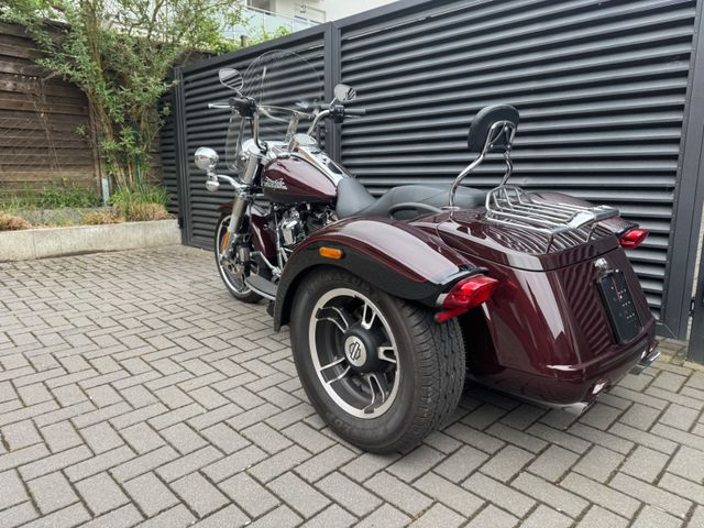 Hauptbild bild 9 HARLEY DAVIDSON FLRT 114 Freewheeler nur 1592 km WIE NEU