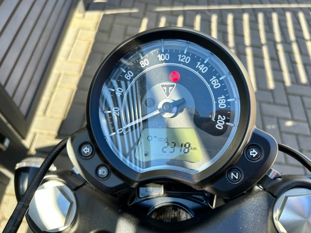 Hauptbild bild 4 TRIUMPH T120 Bonneville Bobber Black | nur 2318 km