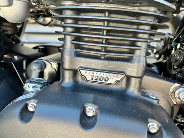 Hauptbild bild 3 TRIUMPH T120 Bonneville Bobber Black | nur 2318 km