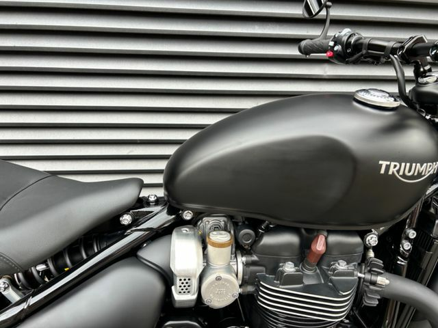 Hauptbild bild 8 TRIUMPH T120 Bonneville Bobber Black nur 1671 km