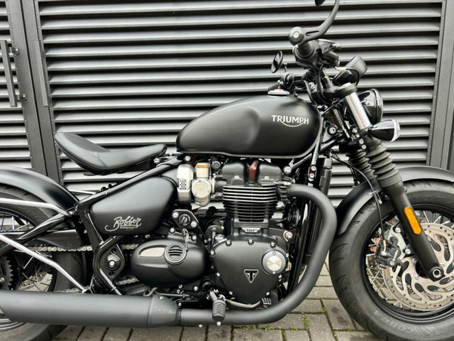 Hauptbild bild 7 TRIUMPH T120 Bonneville Bobber Black nur 1671 km