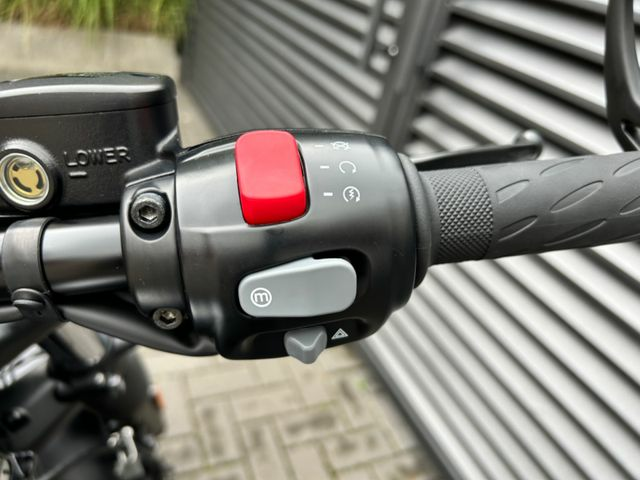 Hauptbild bild 9 TRIUMPH T120 Bonneville Bobber Black nur 1671 km